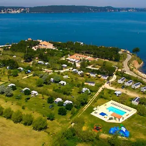 Tikayan Felix De La Bastide Camping